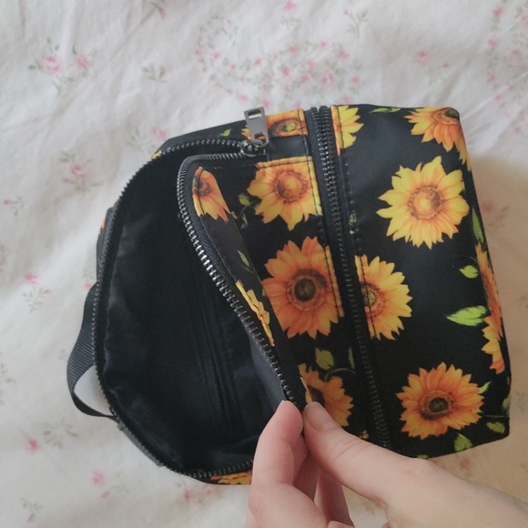 🌻Mini Sunflower Backpack Cosmetic bag - Picture 4 of 8